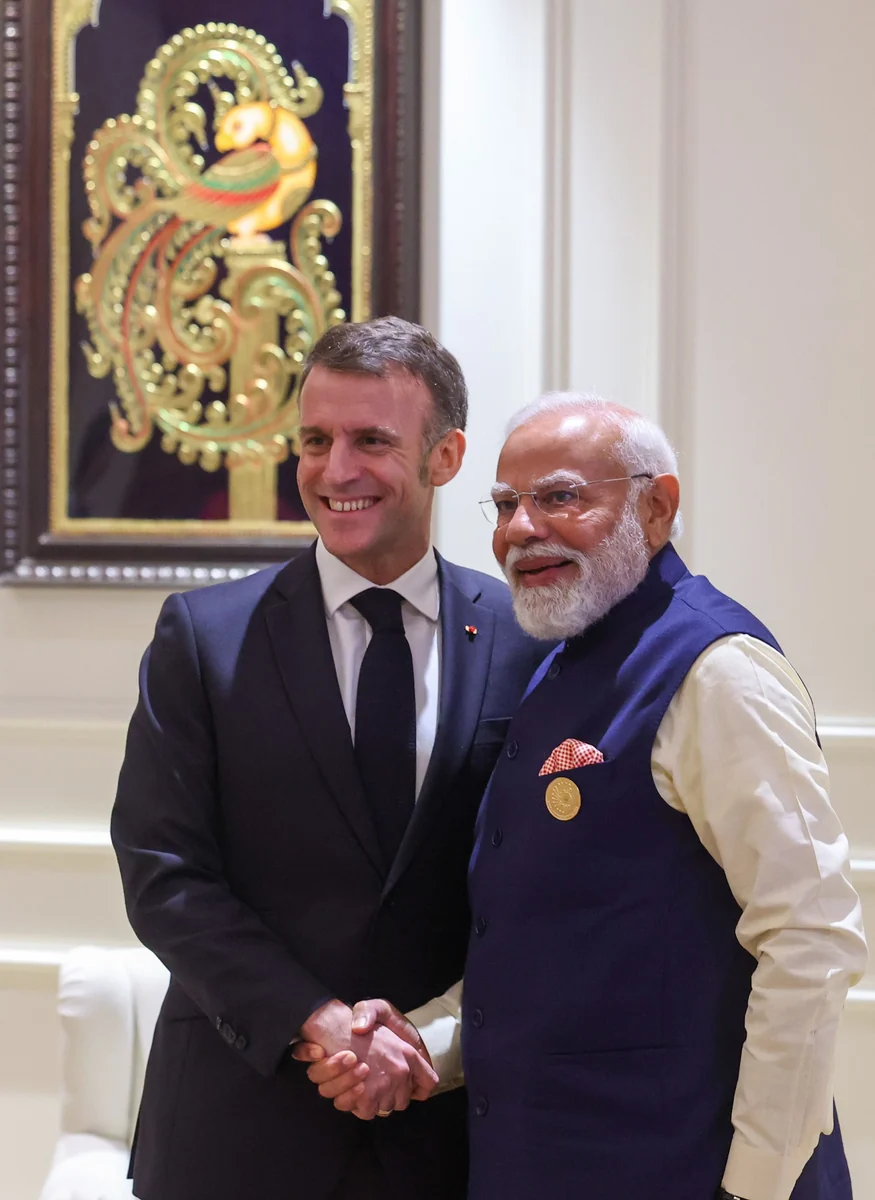 Narendra Modi i Emmanuel Macron podczas spotkania
