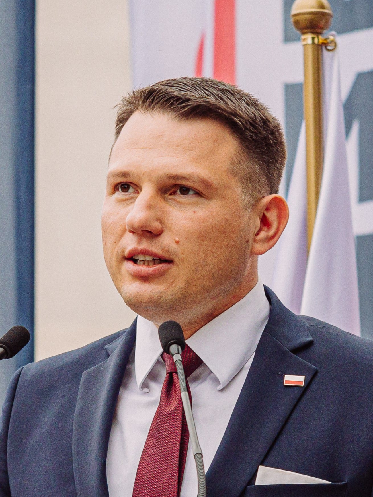 Sławomir Mentzen przemawia podczas spotkania w Lubartowie